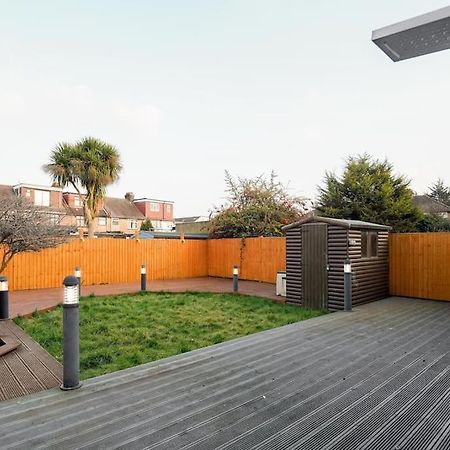 Beautiful 4 Bed Immaculate Condition Refurbished Property Romford Exterior foto